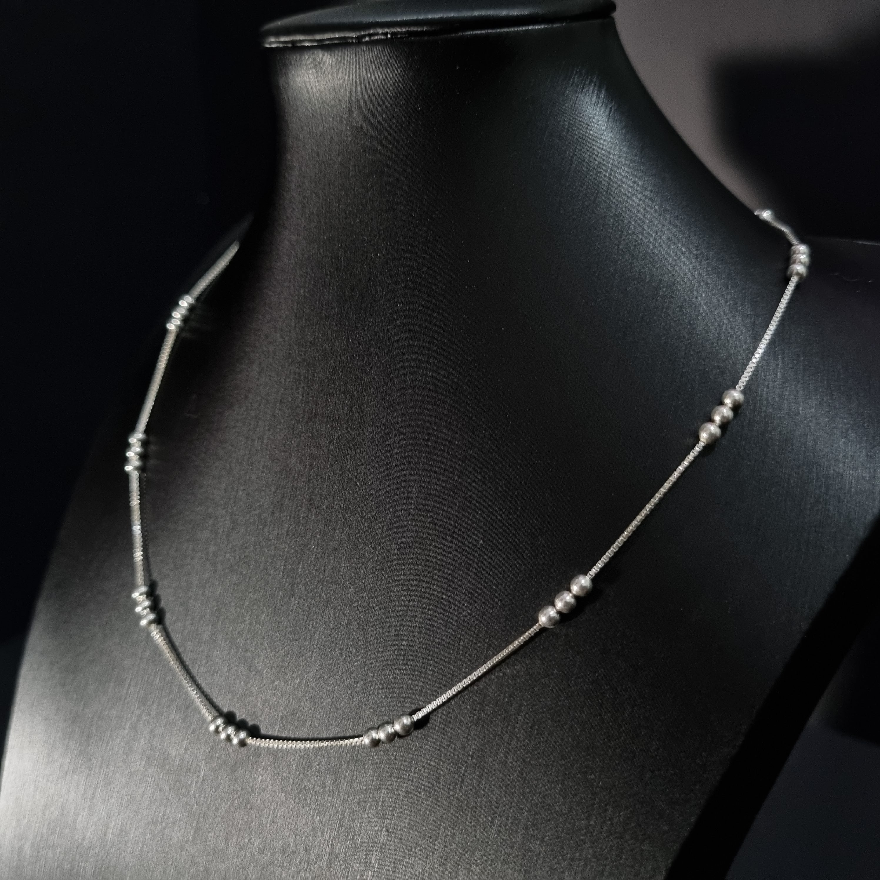 Cadena Veneciana con Triple Perla de Plata • 45 cm largo • 1 mm ancho