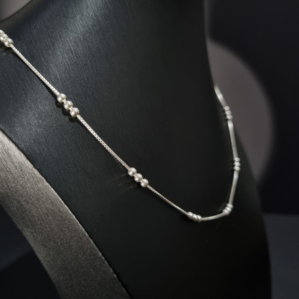 Cadena Veneciana con Triple Perla de Plata • 45 cm largo • 1 mm ancho