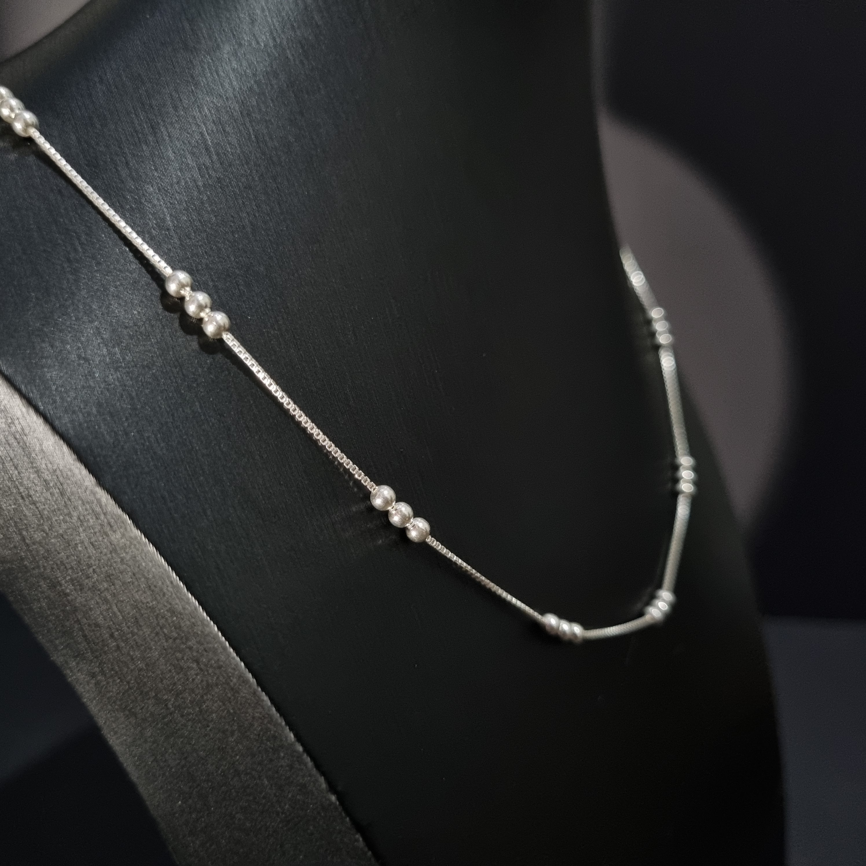 Cadena Veneciana con Triple Perla de Plata • 45 cm largo • 1 mm ancho