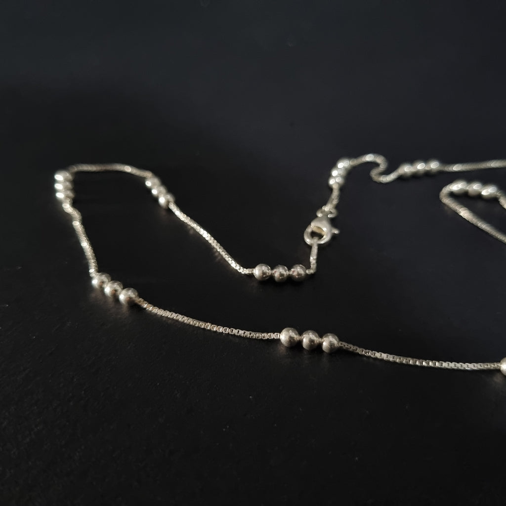 Cadena Veneciana con Triple Perla de Plata • 45 cm largo • 1 mm ancho