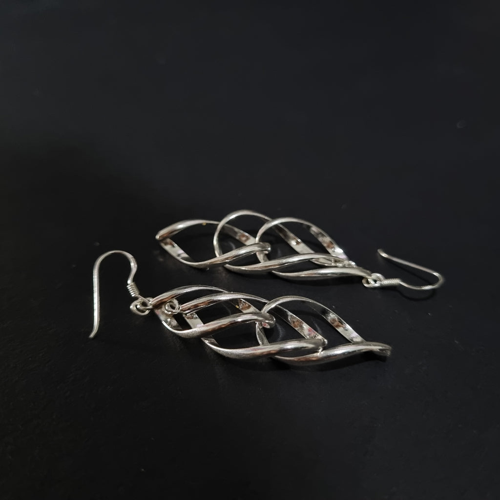 Pendientes Triple Gota de Plata • 6 cm largo • 1,5 mm ancho